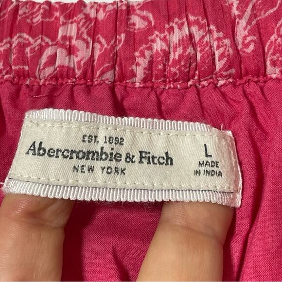 Abercrombie & Fitch, Mini Skirt Flowy. Size Large. In excellent condition! - Picture 4 of 7